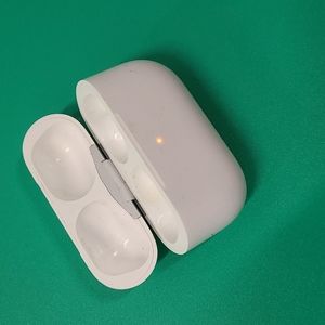 APPLE Airpods PRO charging case (only)